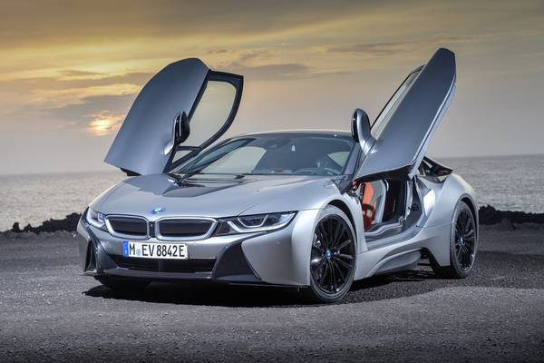 2020 BMW i8 Coupe Interior Dimensions: Seating, Cargo Space & Trunk Size -  Photos