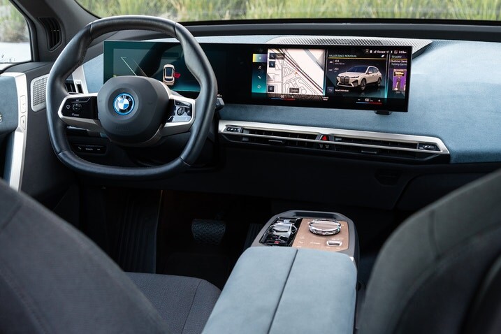 2022_BMW_iX_Dash.jpg