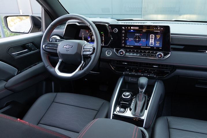 2023 Chevrolet Colorado interior