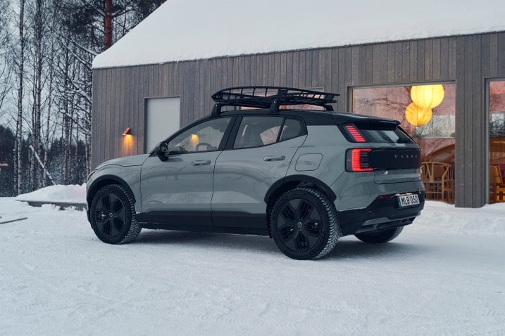 2026 Volvo EX30 Cross Country side