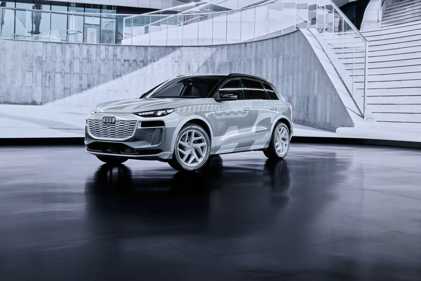 2025 Audi Q6 e-tron Brings High-Speed Charging to Audi Family | Edmunds