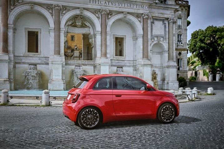 202 Fiat 500e right-facing profile