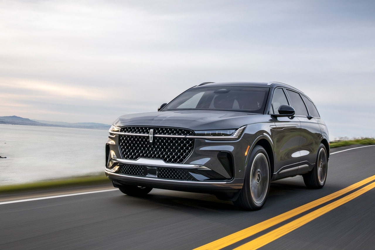 2024 Lincoln Black Label Nautilus on the road