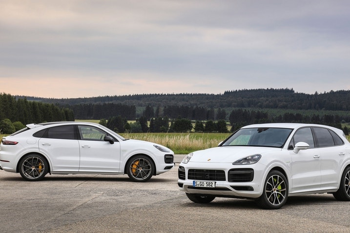 2023 Porsche Cayenne and Cayenne Coupe front and profile group shot