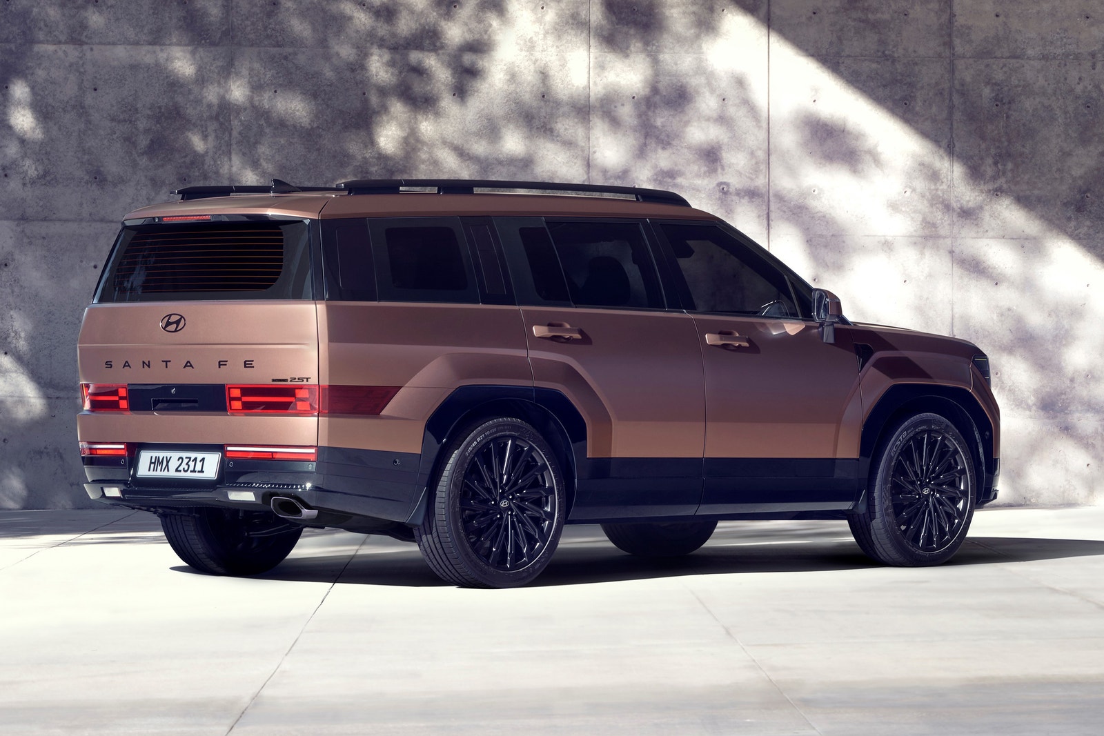 We Fixed the 2025 Hyundai Santa Fe's One Design Misstep Edmunds