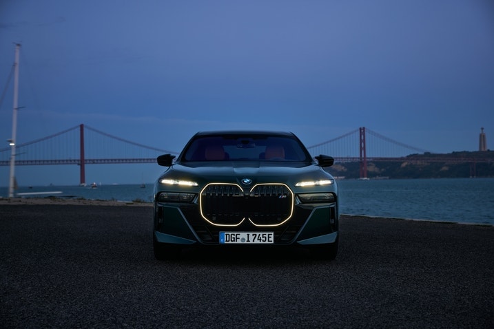 2024 BMW i7 M70 front