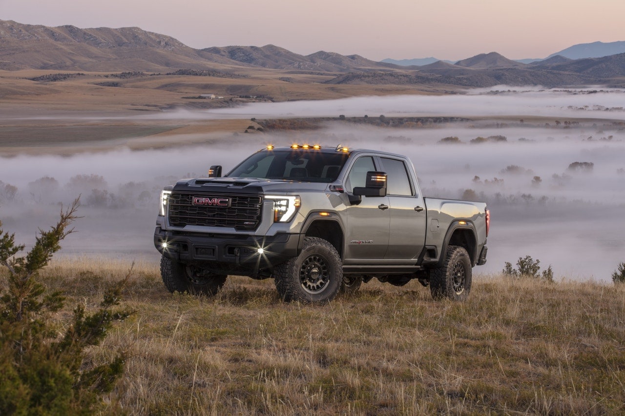 2024 GMC Sierra 2500HD AT4X AEV front three-quarter