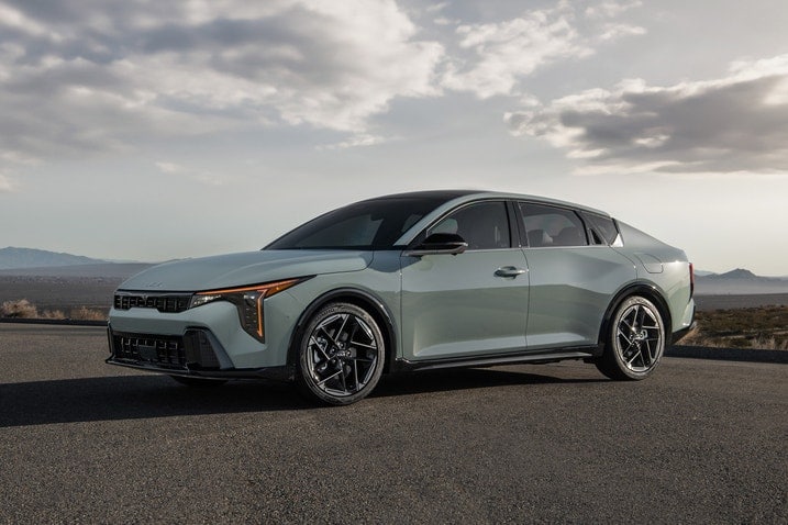 2025 Kia K4 front 3/4