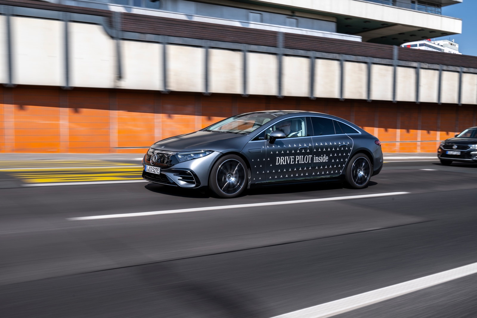 Mercedes-Benz EQS with Drive Pilot on the road