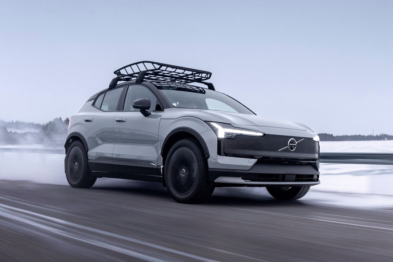 2026 Volvo EX30 Cross Country driving