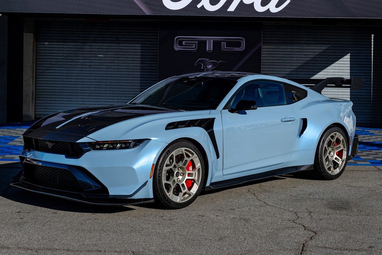 Ford Mustang GTD front 3/4