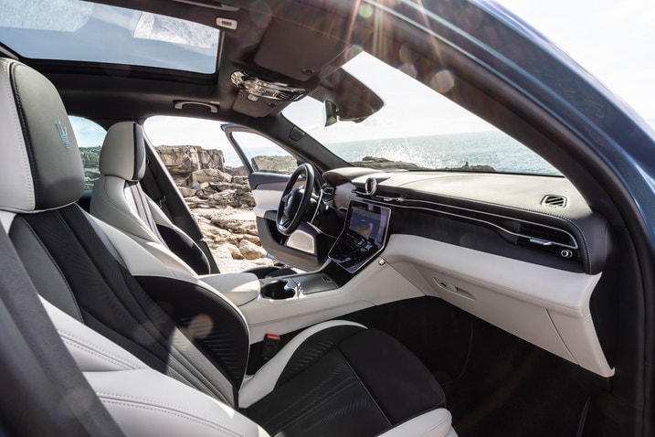 Maserati Grecale Folgore side interior shot