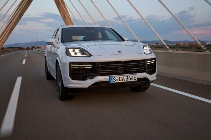 2024 Porsche Cayenne Turbo E-Hybrid front
