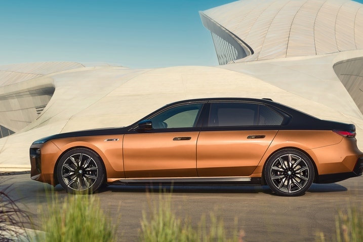 2024 BMW i7 M70 profile