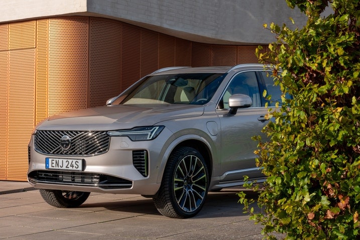 New Volvo XC90 T8 - exterior 02.jpg