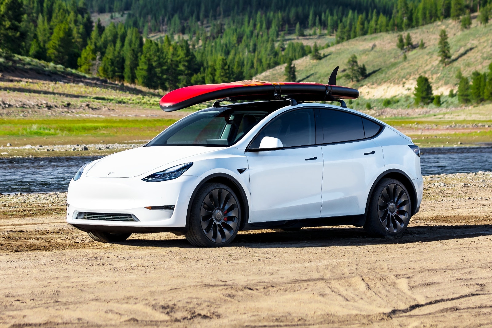 2023 Tesla Model Y Performance White front quarter view