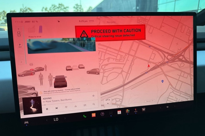 Long-term Tesla Cybertruck red screen