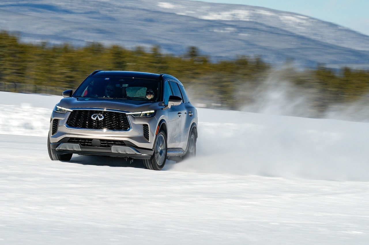 2023 Infiniti QX60 driving in snow