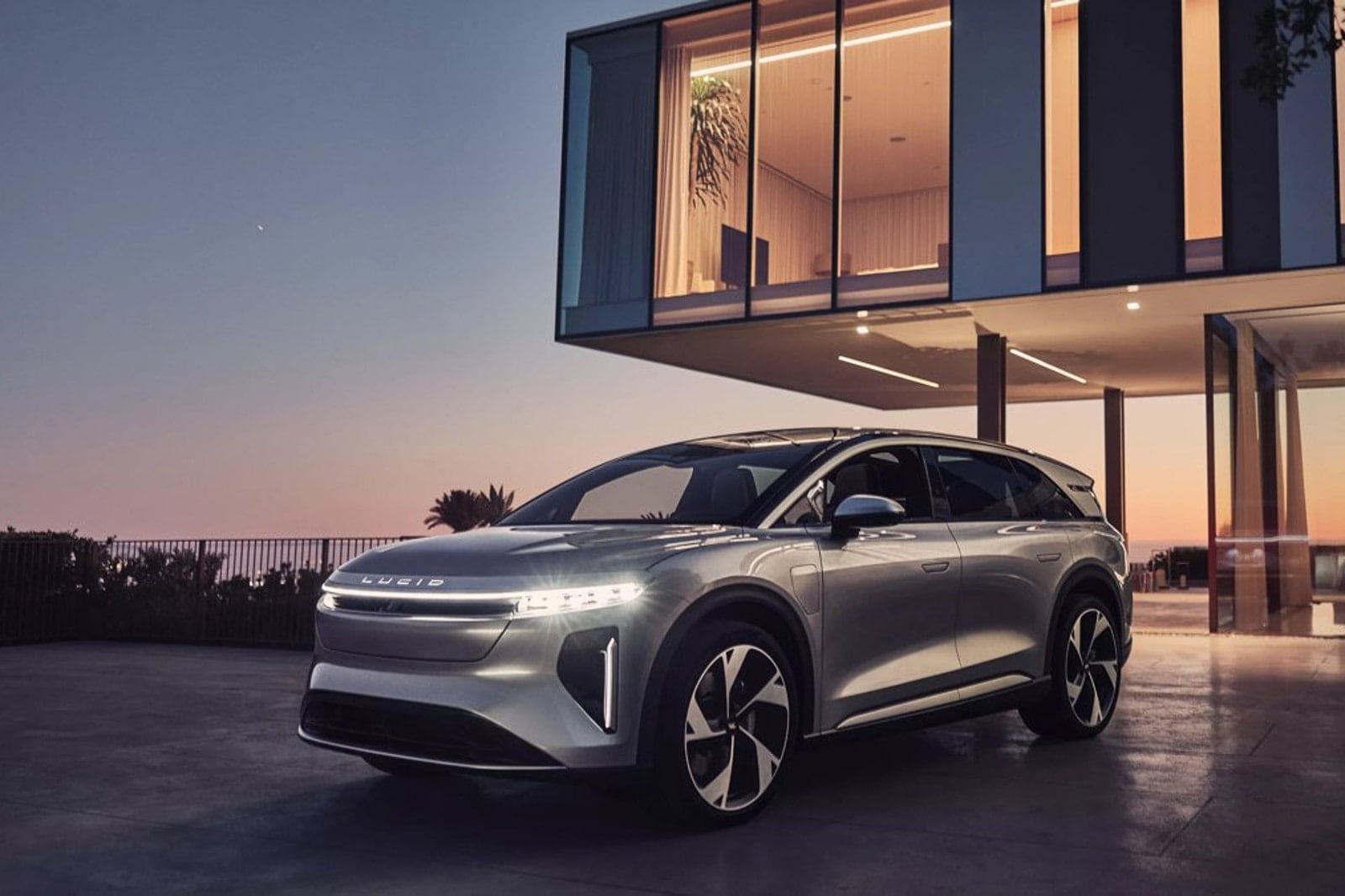 Lucid Debuts Its First Electric SUV, the 2025 Lucid Gravity