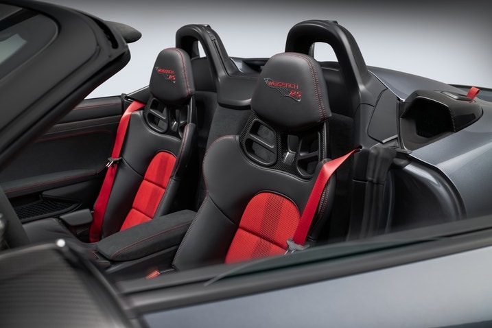2024 Porsche 718 Spyder GT4 RS seat