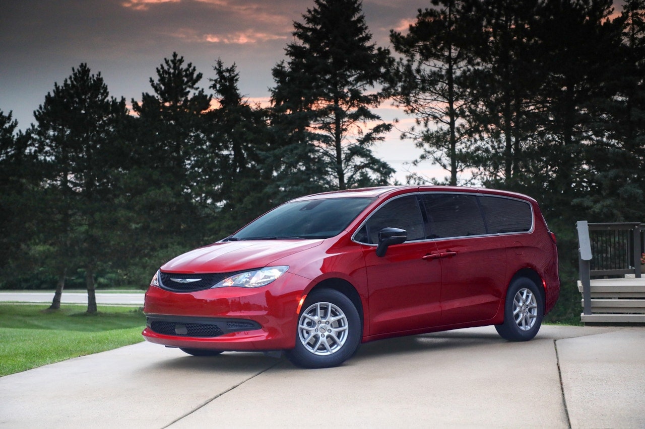 2025 chrysler voyager front 3/4