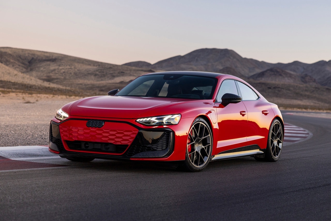 2025 Audi RS E-tron GT Performance front 3/4