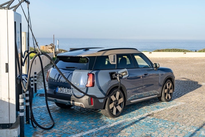 2025 Mini Countryman SE charging