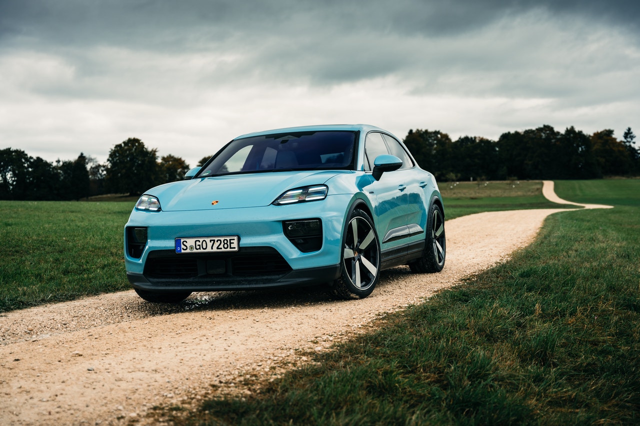 2025 Porsche Macan EV Base Front 3/4