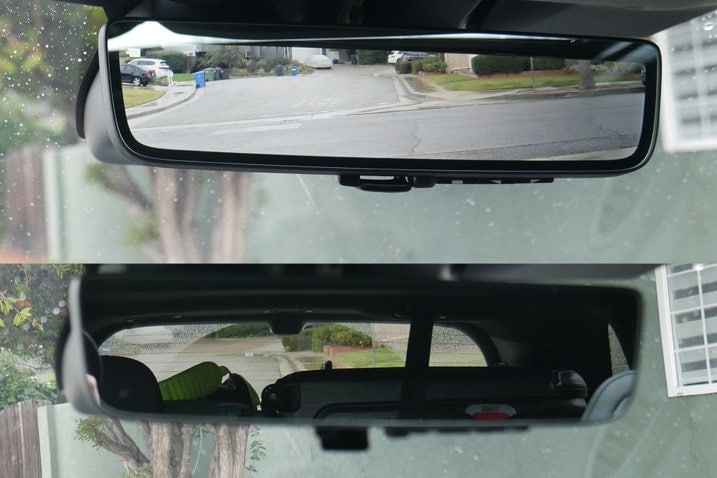 Rearview camera mirror in Subaru Forester