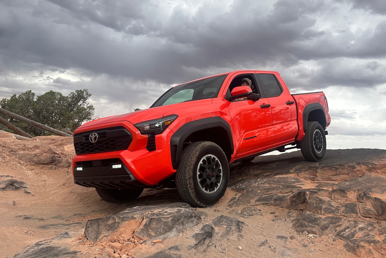 2024 Toyota Tacoma TRD Off-Road front 3/4