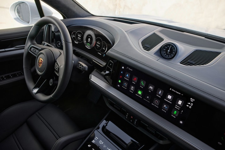 2024 Porsche Cayenne Turbo E-Hybrid interior