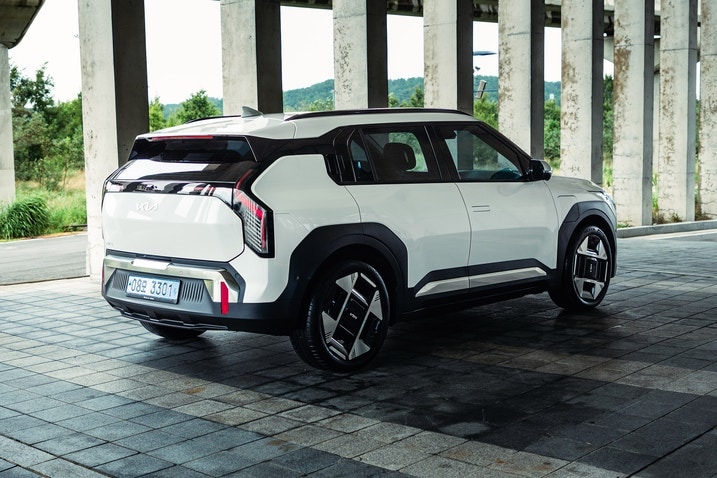 2026 Kia EV3 rear 3/4