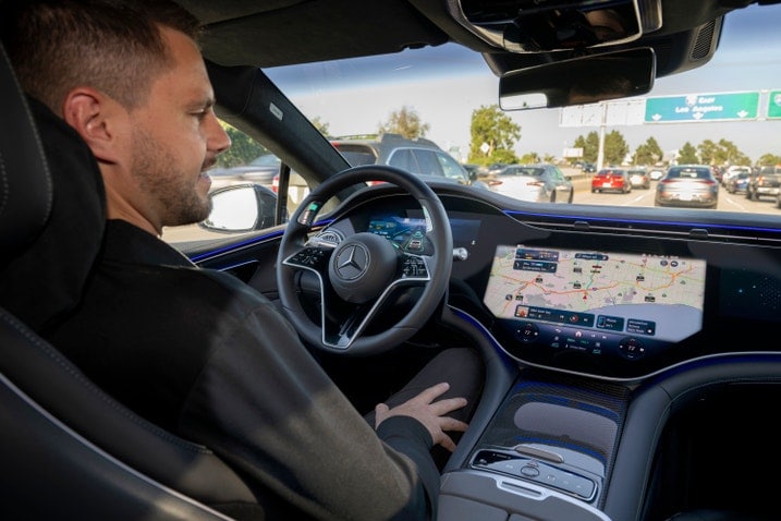 Mercedes-Benz EQS using Drive Pilot