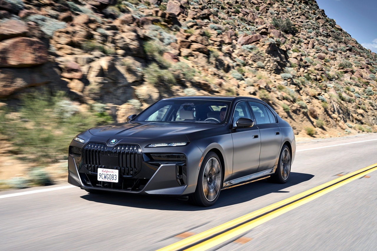 2023 BMW i7 front view while driving