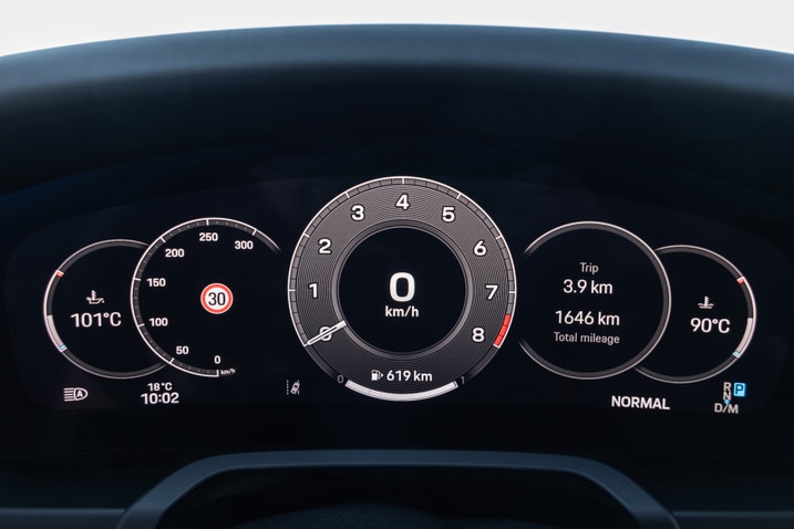 2025 Porsche 911 Carrera digital instrument panel