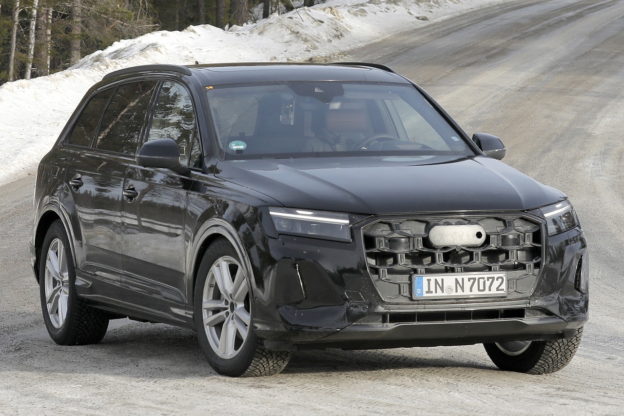 2024 Audi Q7 face-lift spy shot front end