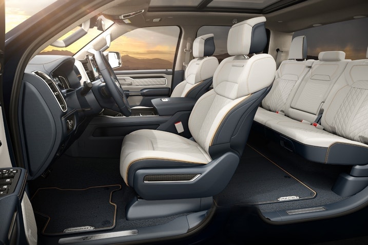 2025 Ram 1500 Rev interior