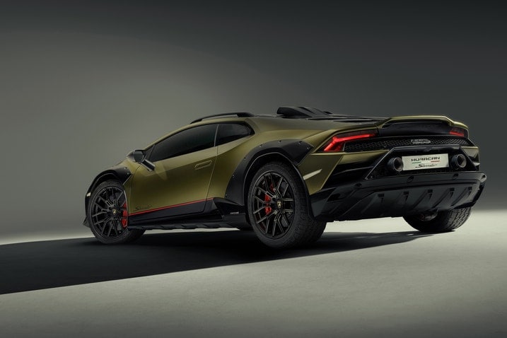 Eksterior belakang Lamborghini Huracan Sterrato 2023