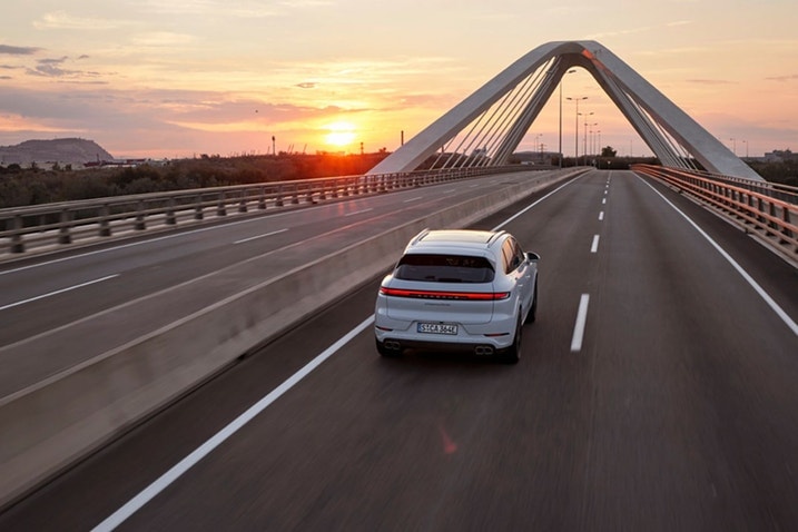 2024 Porsche Cayenne S E-Hybrid rear