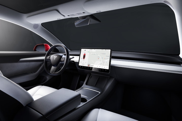 https://www.edmunds.com/assets/m/cs/blt5d6a7980e56033bc/63dc41143d81ee204e8c4b71/2023_Tesla_Model_3_interior_Dashboard_717.jpg