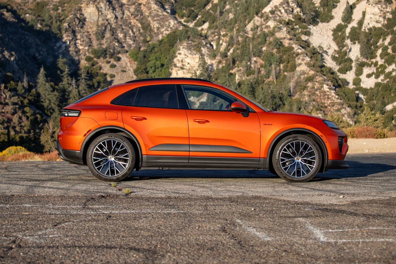 2024 Porsche Macan 4 Electric profile