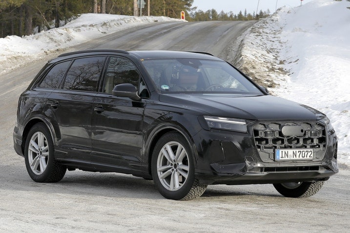 2024 Audi Q7 facelift spy shot front