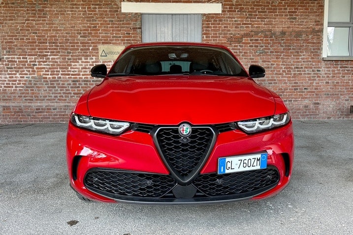 2024 Alfa Romeo front