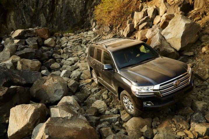 2021 Toyota Land Cruiser front 3/4