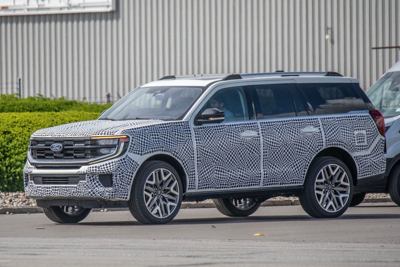 2025 Ford Expedition Will Get The Huge Dash Screen from the Lincoln