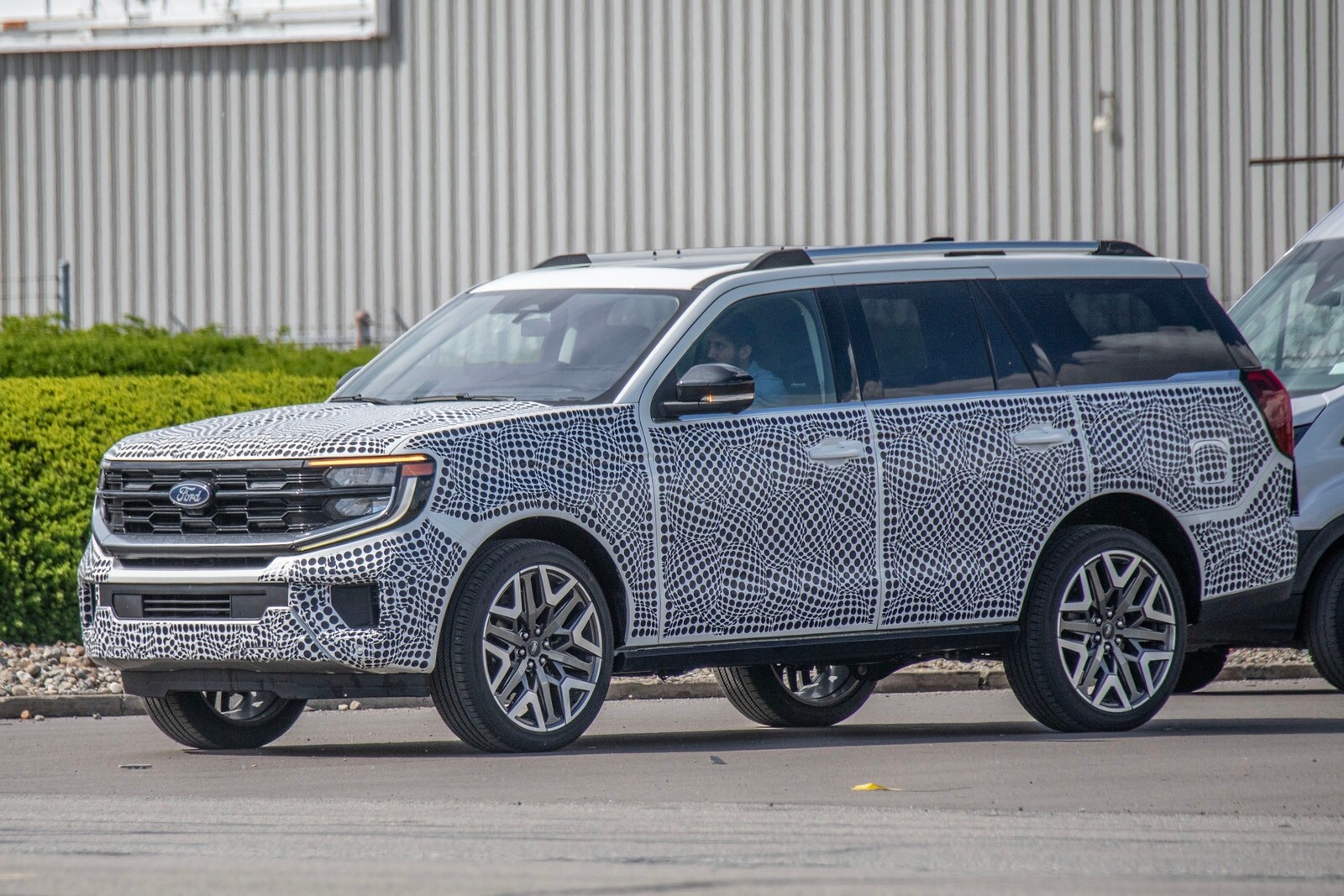2025 Ford Expedition Will Get The Huge Dash Screen from the Lincoln