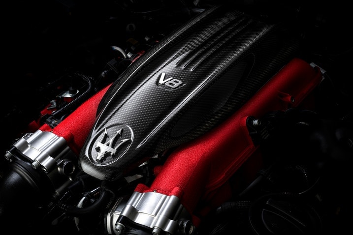 Maserati Ferrari-derived V8 detail