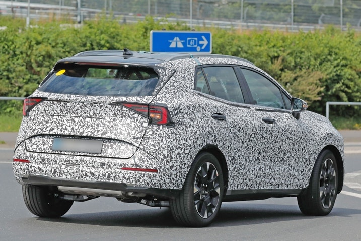 2026 Kia Sportage Facelift Spy Photo  rear 3/4