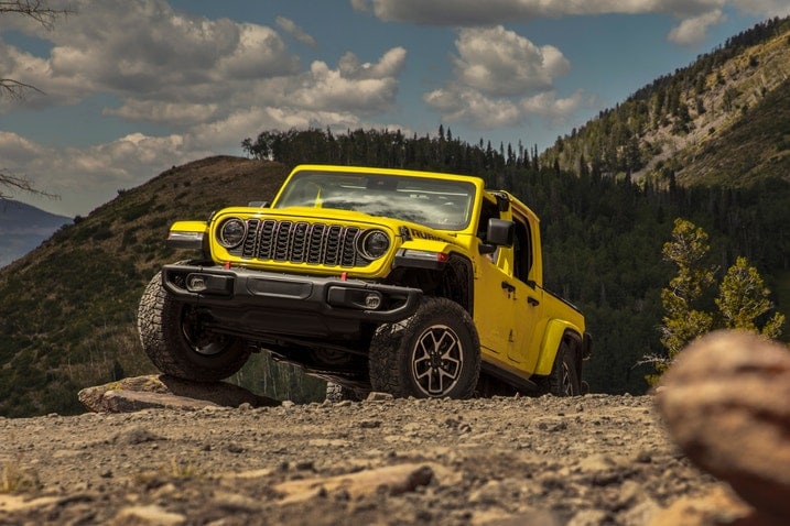 2024 Jeep Gladiator front 3/4