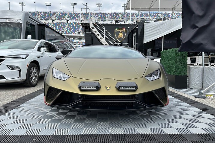 Lamborghini Huracan Sterrato front